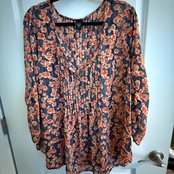 Torrid Navy and Coral Floral Blouse - Picture 3 of 4